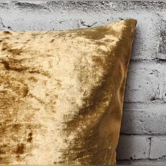 4 x Pillow Covers 2 Super Soft Gold Velvet and 2 Super Soft Purple & Gold Velvet - Picture 6 of 12